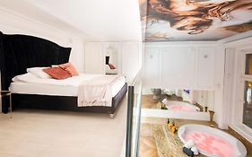Enzo Capo Vip Suite